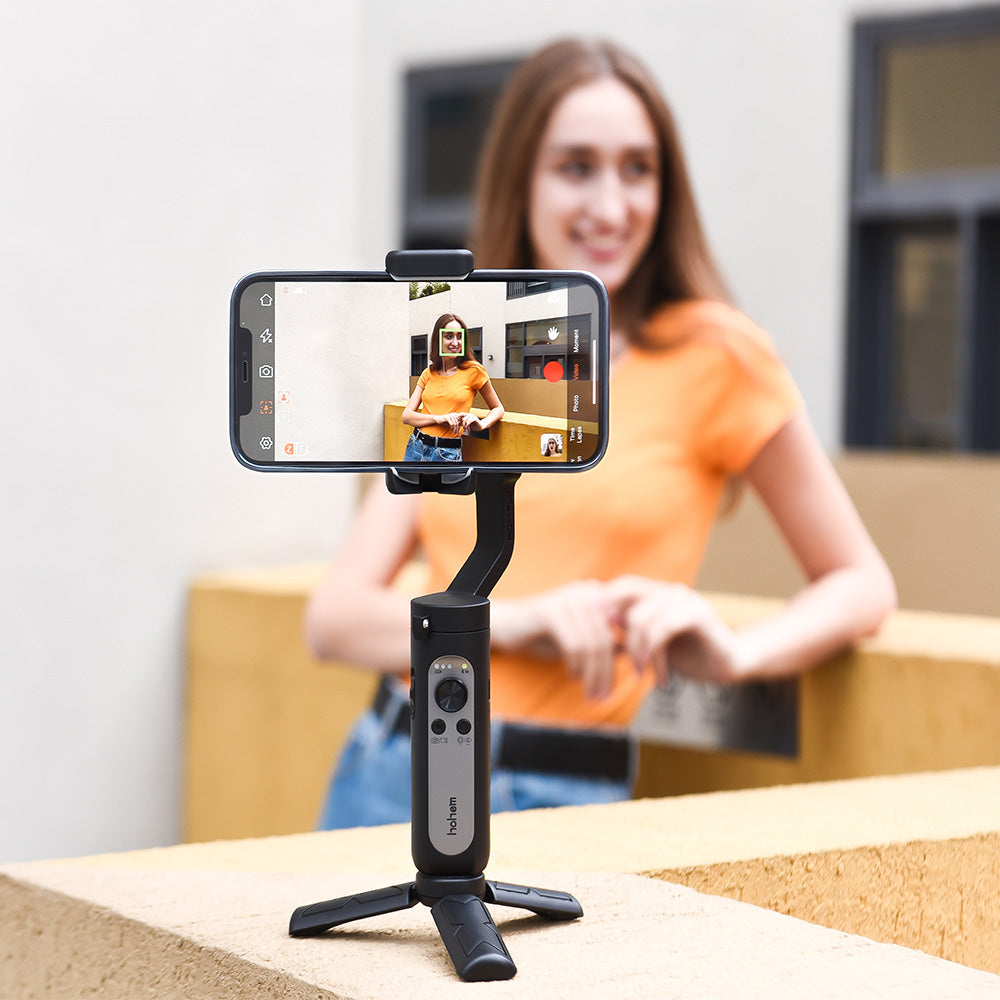 Foldable compact design and size of Hohem iSteady X2